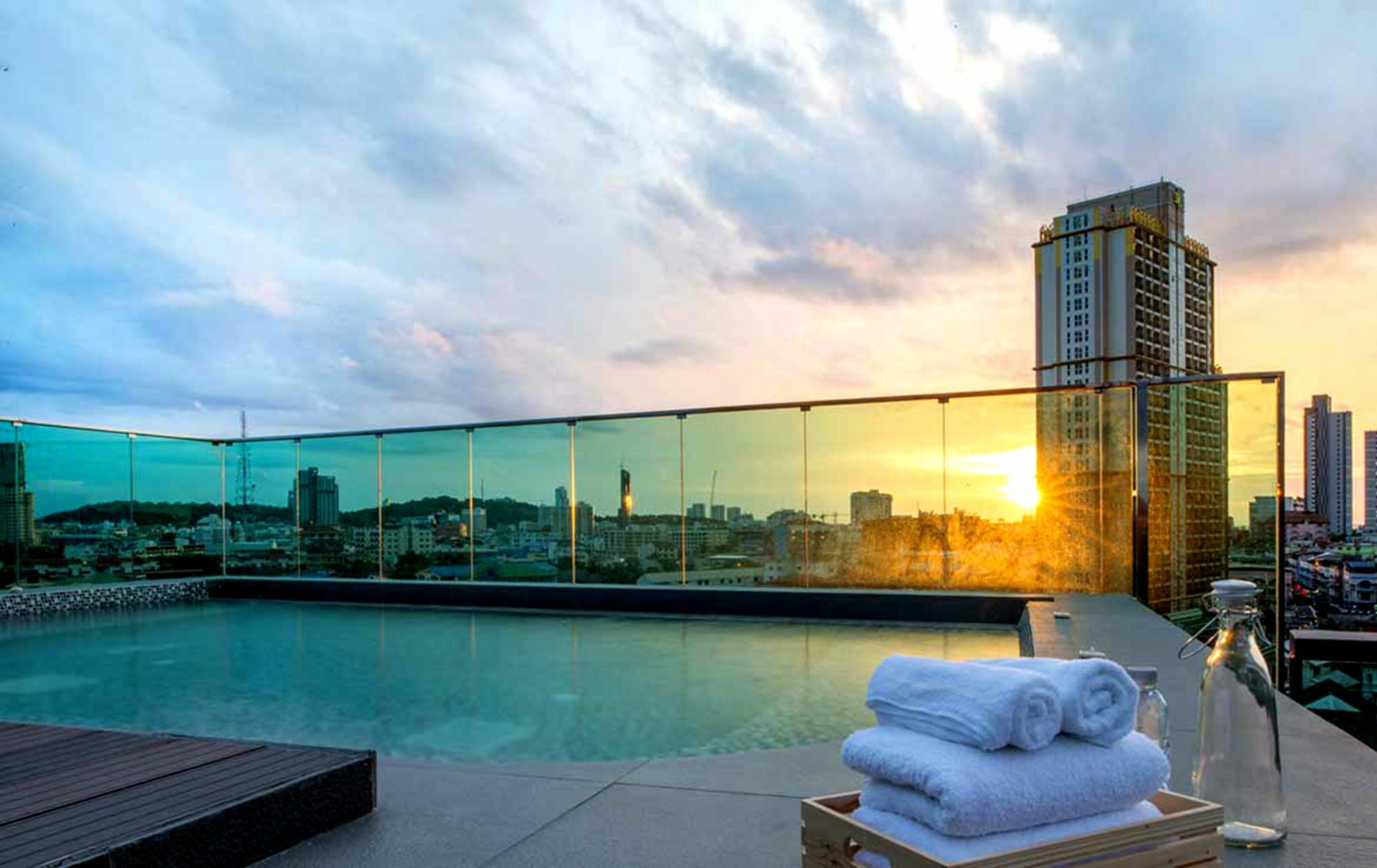 Urban Attitude Apartment Pattaya ภายนอก รูปภาพ